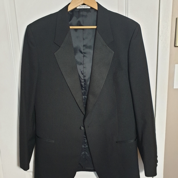 Yves Saint Laurent Classy 930 Tuxedo - Picture 4 of 8